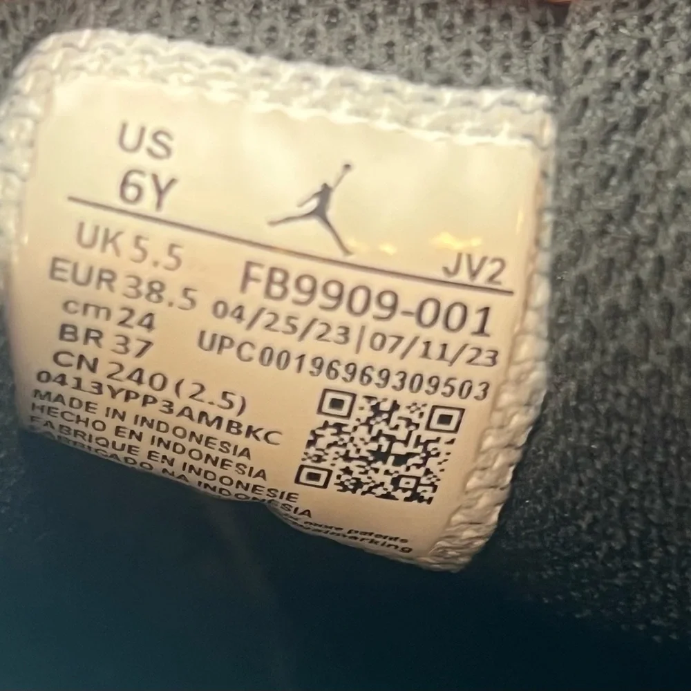 Nike Air Jordan 1 Mid SE Panda Elephant GS Size 6Y FB9909-001